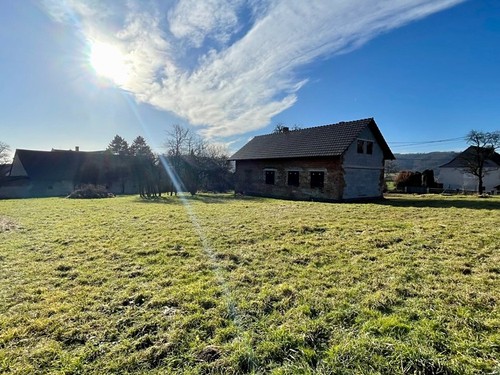 Prodaný dům 100 m², pozemek 3035 m²
