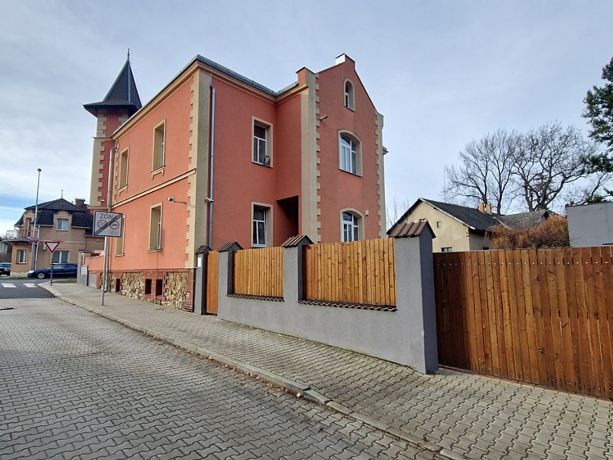 Prodej domu 360 m², pozemek 537 m²
