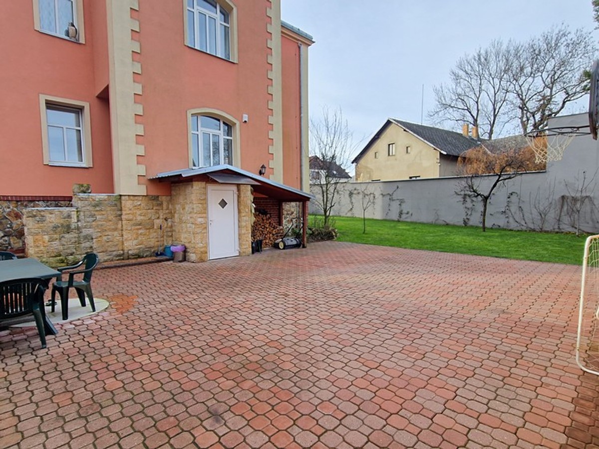 Prodej domu 360 m², pozemek 537 m²