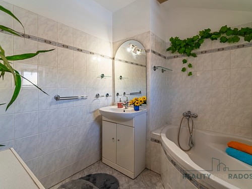 Prodaný dům 250 m², pozemek 584 m²