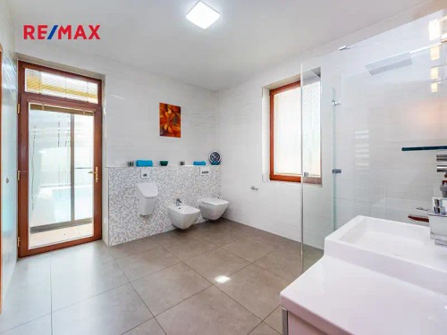 Prodej domu 392 m², pozemek 973 m²