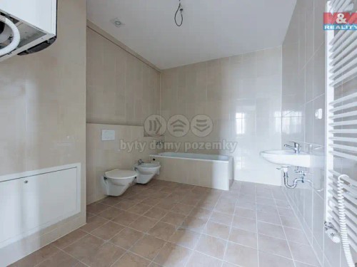 Prodej domu 895 m², pozemek 1336 m²