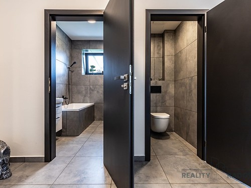Prodaná vila 250 m², pozemek 1711 m²