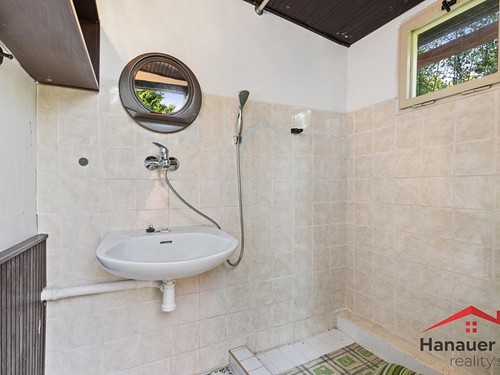 Prodaná chata 40 m², pozemek 494 m²