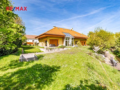 Prodej domu 340 m², pozemek 2354 m²