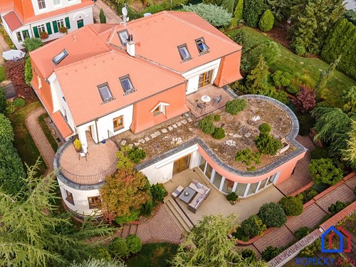 Prodaná vila 468 m², pozemek 1000 m²