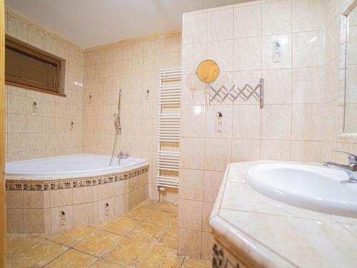 Prodaný dům 365 m², pozemek 2409 m²
