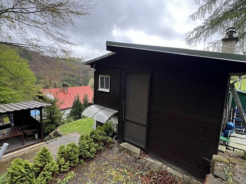 Prodaná chata 100 m², pozemek 394 m²