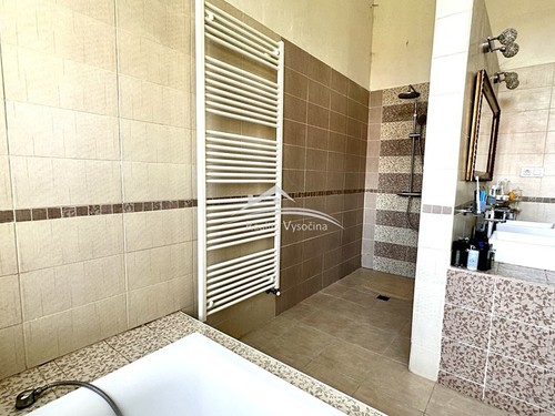Prodaný dům 240 m², pozemek 2383 m²