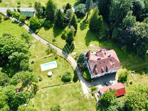 Prodej vily 1300 m², pozemek 7076 m²