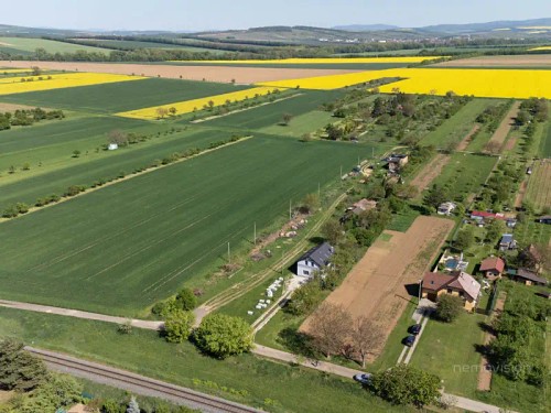 Prodej stavebního pozemku 2736 m²