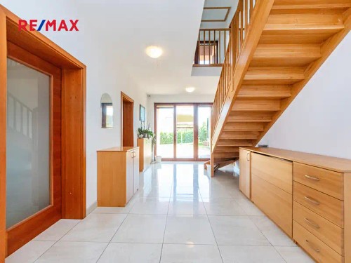 Prodej domu 392 m², pozemek 973 m²