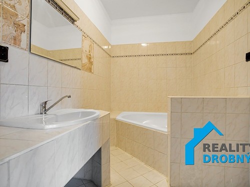 Prodaný dům 342 m², pozemek 3306 m²
