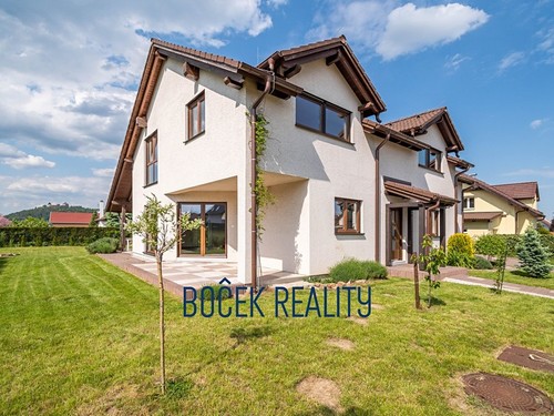 Prodaný dům 205 m², pozemek 990 m²