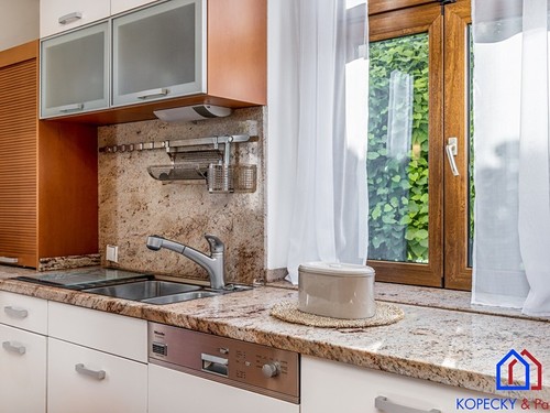 Prodaná vila 468 m², pozemek 1000 m²