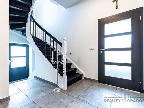 Prodaná vila 250 m², pozemek 1711 m²