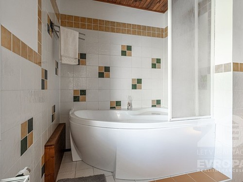 Prodaný dům 380 m², pozemek 3809 m²