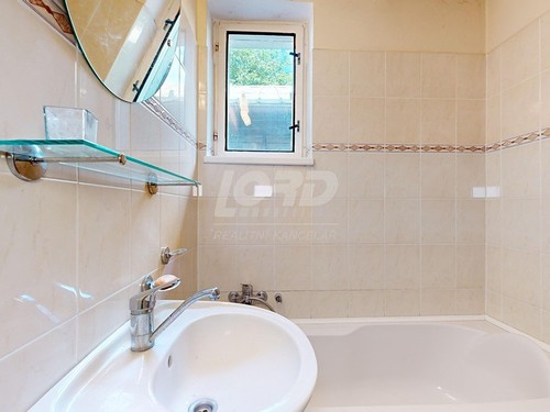 Prodaný dům 366 m², pozemek 955 m²