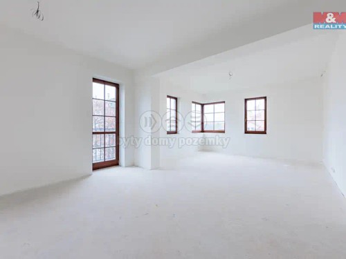 Prodej domu 895 m², pozemek 1336 m²