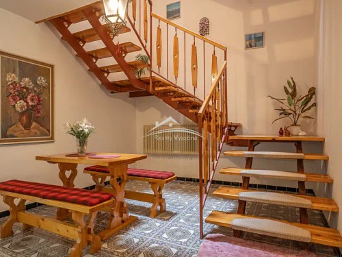 Prodej domu 330 m², pozemek 612 m²