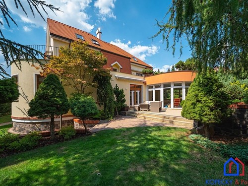 Prodaná vila 468 m², pozemek 1000 m²
