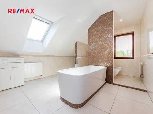 Prodej domu 392 m², pozemek 973 m²