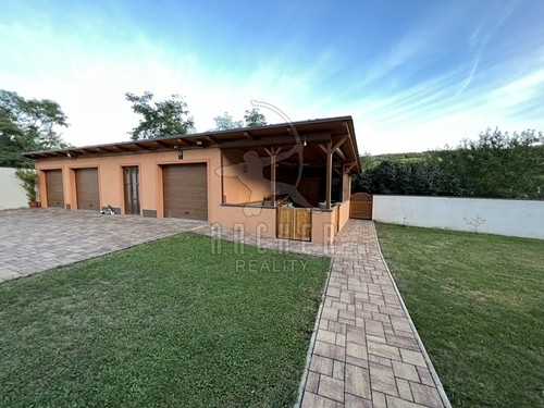 Prodaný dům 272 m², pozemek 1050 m²