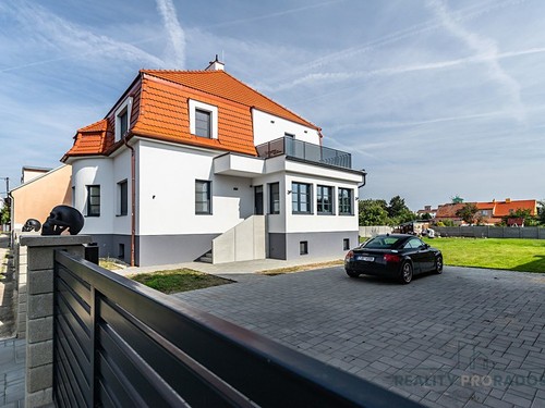 Prodaná vila 250 m², pozemek 1711 m²