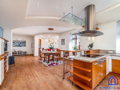 Prodaná vila 468 m², pozemek 1000 m²