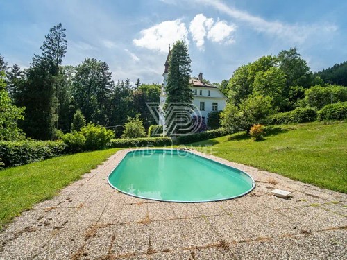 Prodej vily 1300 m², pozemek 7076 m²