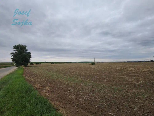 Prodej stavebního pozemku 1749 m²