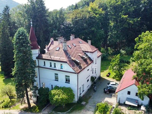 Prodej vily 1300 m², pozemek 7076 m²