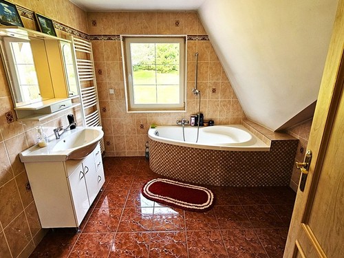 Prodaný dům 350 m², pozemek 12302 m²