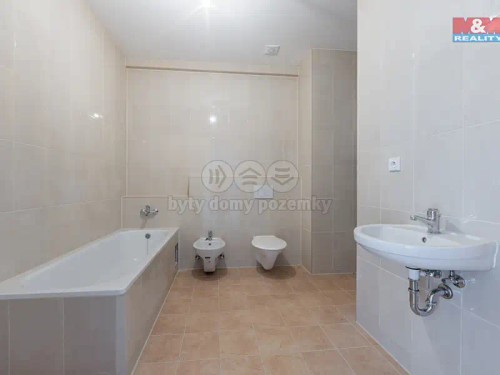 Prodej domu 895 m², pozemek 1336 m²