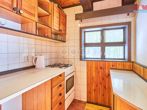 Prodaná chata 40 m², pozemek 689 m²