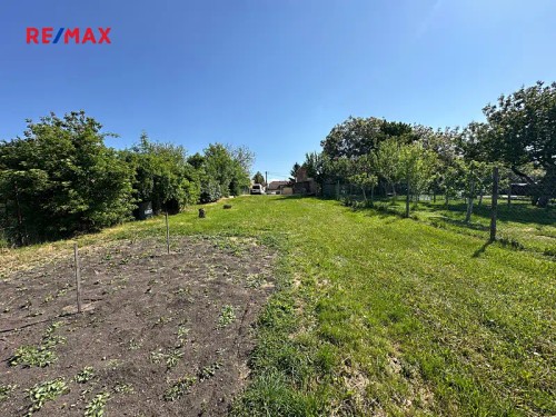 Prodej stavebního pozemku 992 m²