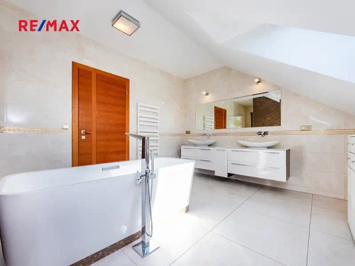 Prodej domu 392 m², pozemek 973 m²