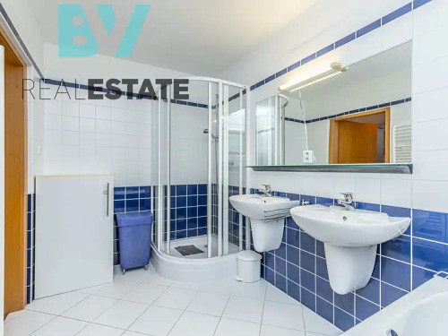 Prodaný dům 345 m², pozemek 1944 m²