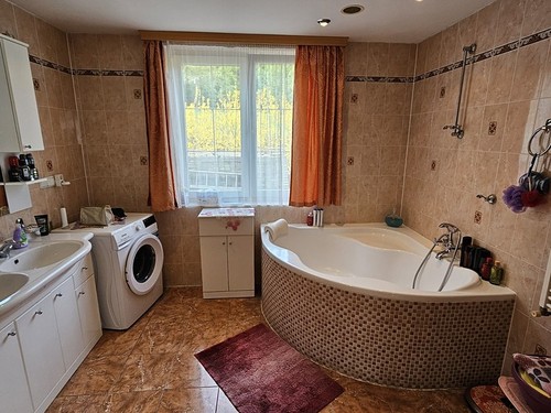 Prodaný dům 350 m², pozemek 12302 m²