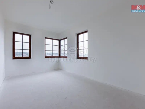 Prodej domu 895 m², pozemek 1336 m²