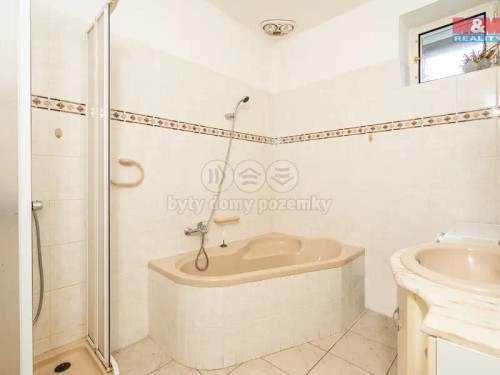 Prodaný dům 100 m², pozemek 3541 m²