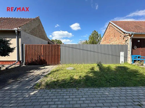 Prodej stavebního pozemku 992 m²