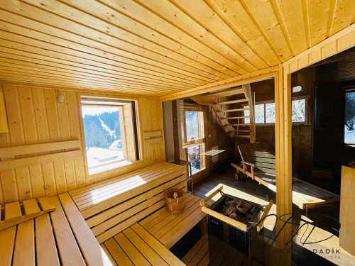 Prodej chalupy 320 m², pozemek 41078 m²