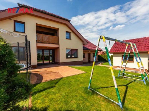 Prodej domu 392 m², pozemek 973 m²