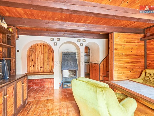 Prodaná chata 40 m², pozemek 689 m²