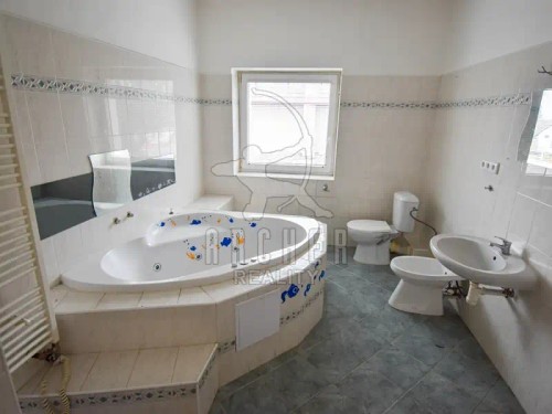 Prodej domu 282 m², pozemek 588 m²