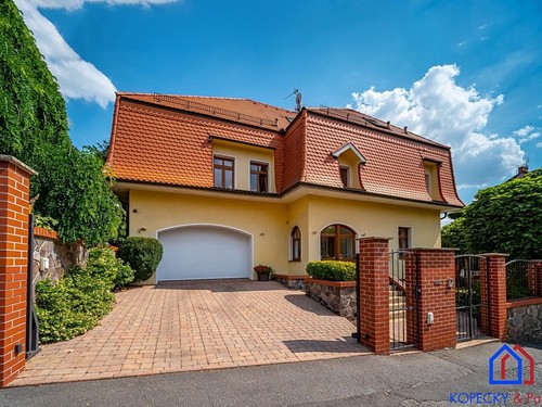 Prodaná vila 468 m², pozemek 1000 m²