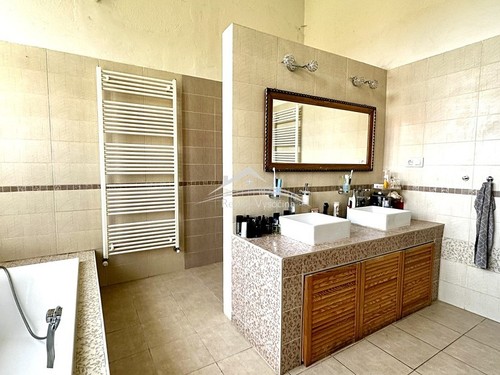 Prodaný dům 240 m², pozemek 2383 m²