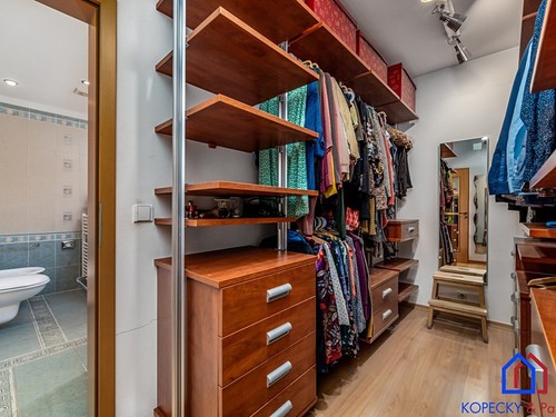 Prodaná vila 468 m², pozemek 1000 m²