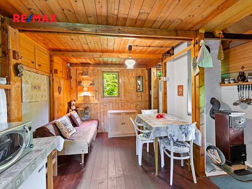 Prodaná chata 42 m², pozemek 689 m²